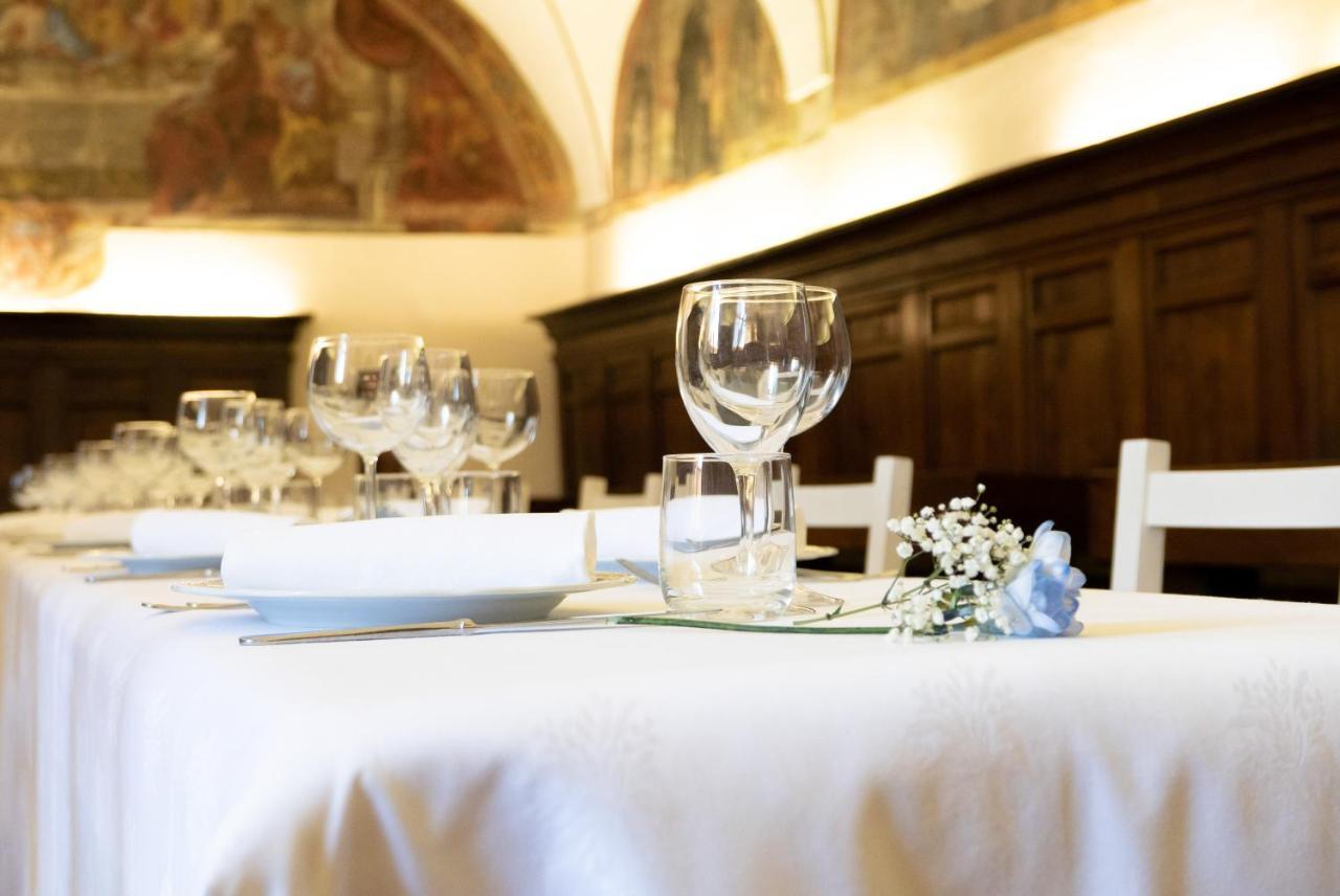 Monastero Ss. Annunziata Hotel Todi Bagian luar foto A table set for a meal