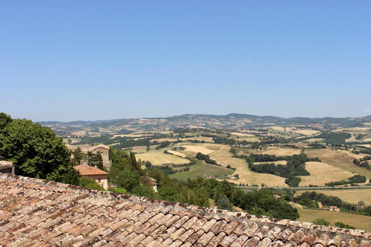 Monastero Ss. Annunziata Hotel Todi Bagian luar foto A general view of the village