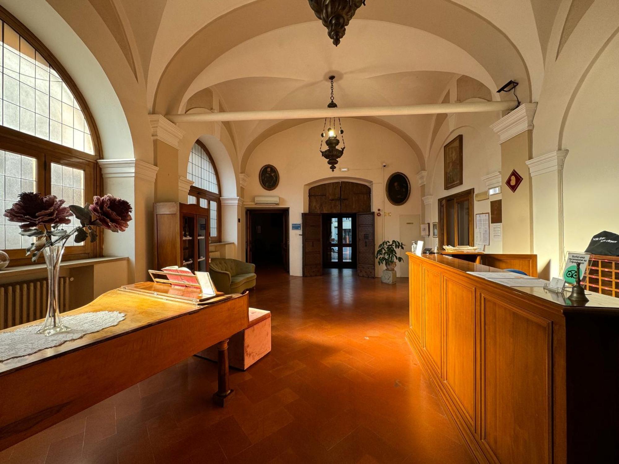 Monastero Ss. Annunziata Hotel Todi Bagian luar foto Reception
