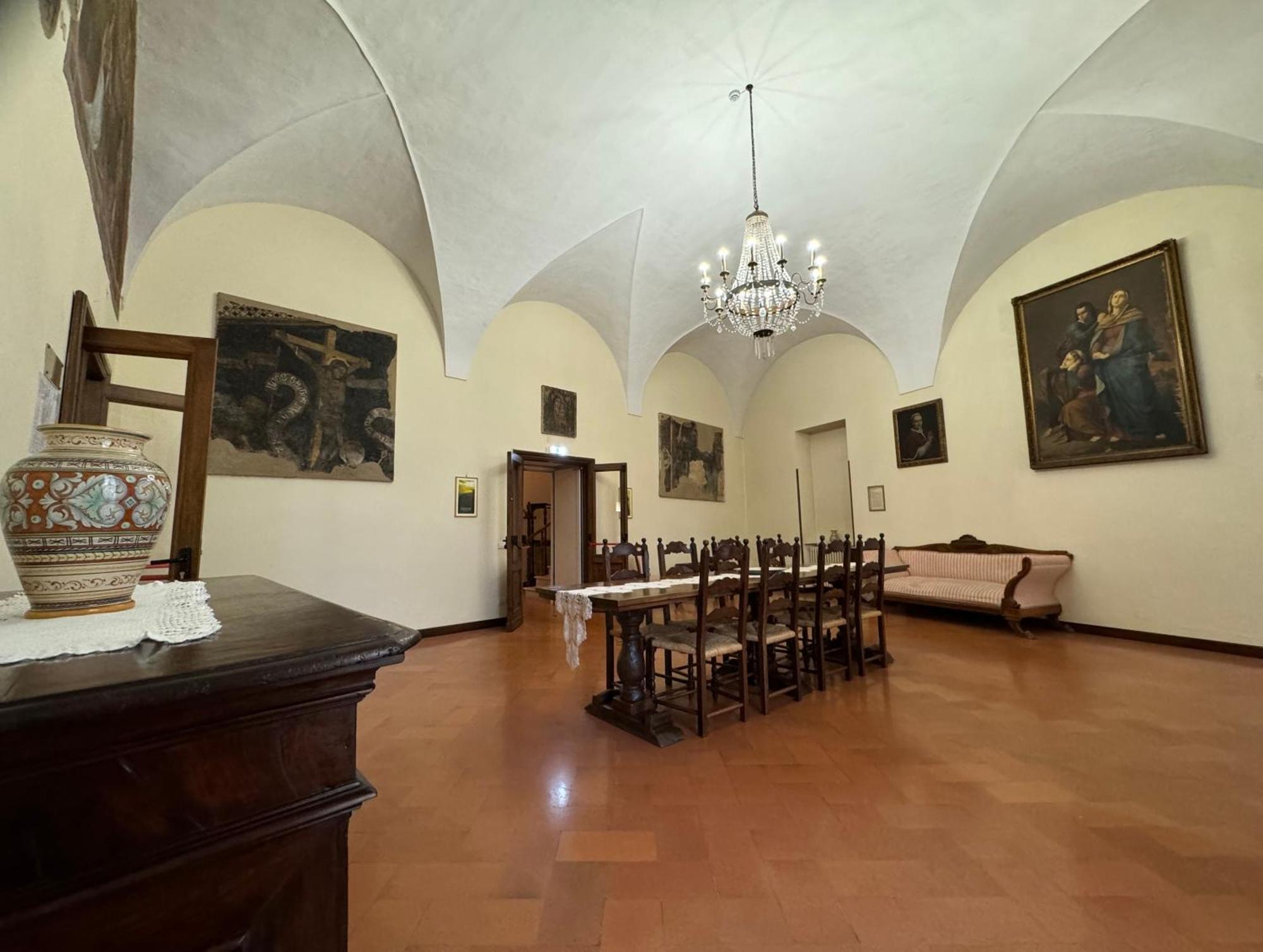 Monastero Ss. Annunziata Hotel Todi Bagian luar foto The Hall of the Archducal Family