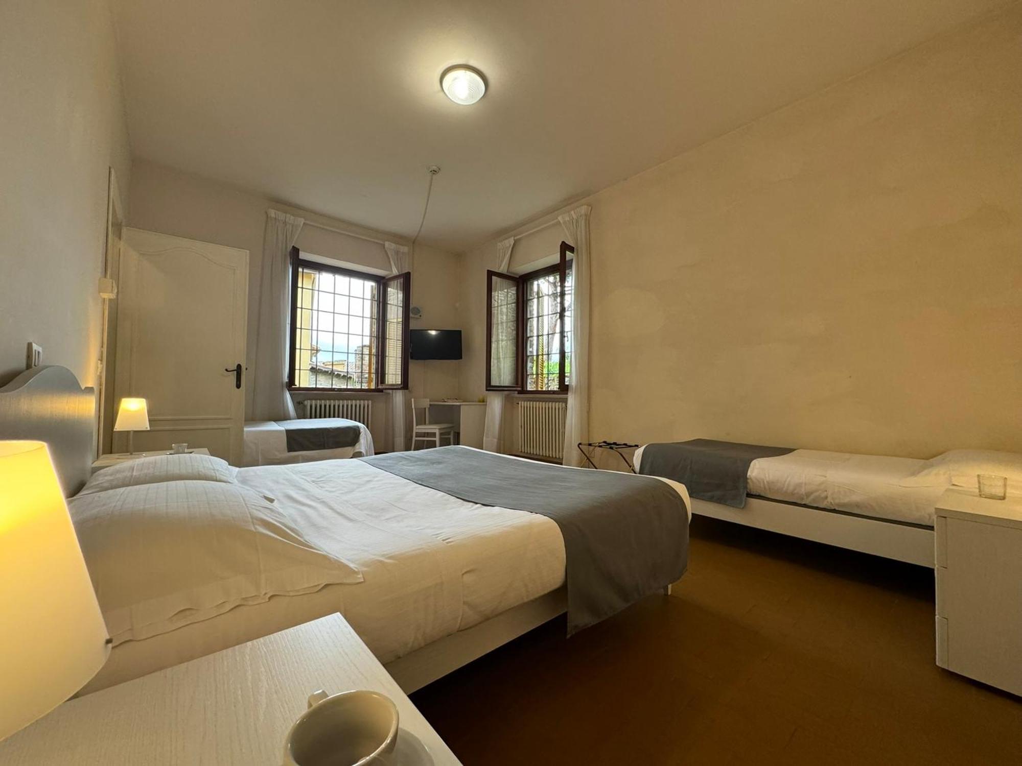 Monastero Ss. Annunziata Hotel Todi Bagian luar foto A room at the hotel