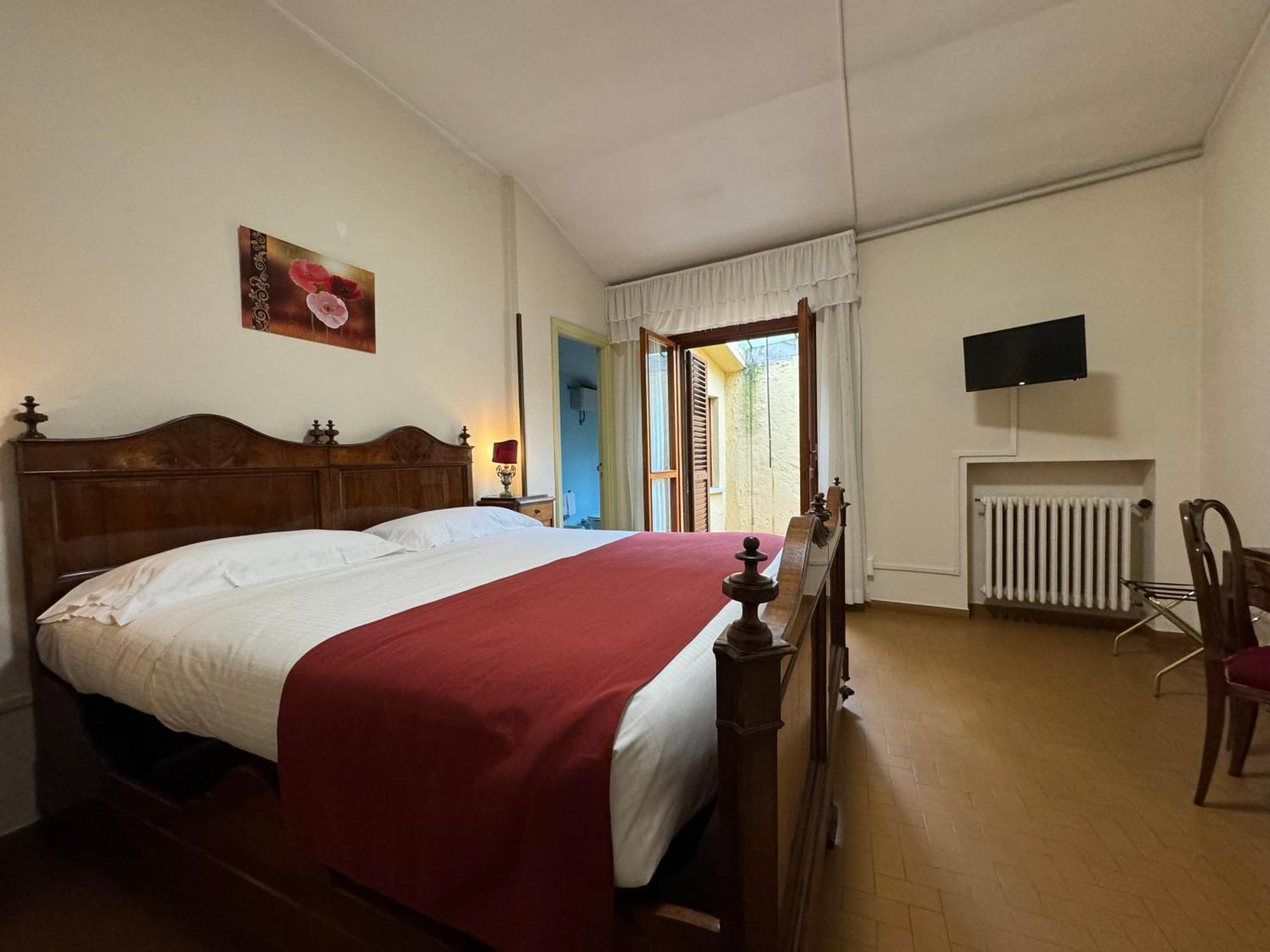 Monastero Ss. Annunziata Hotel Todi Bagian luar foto A room at the hotel