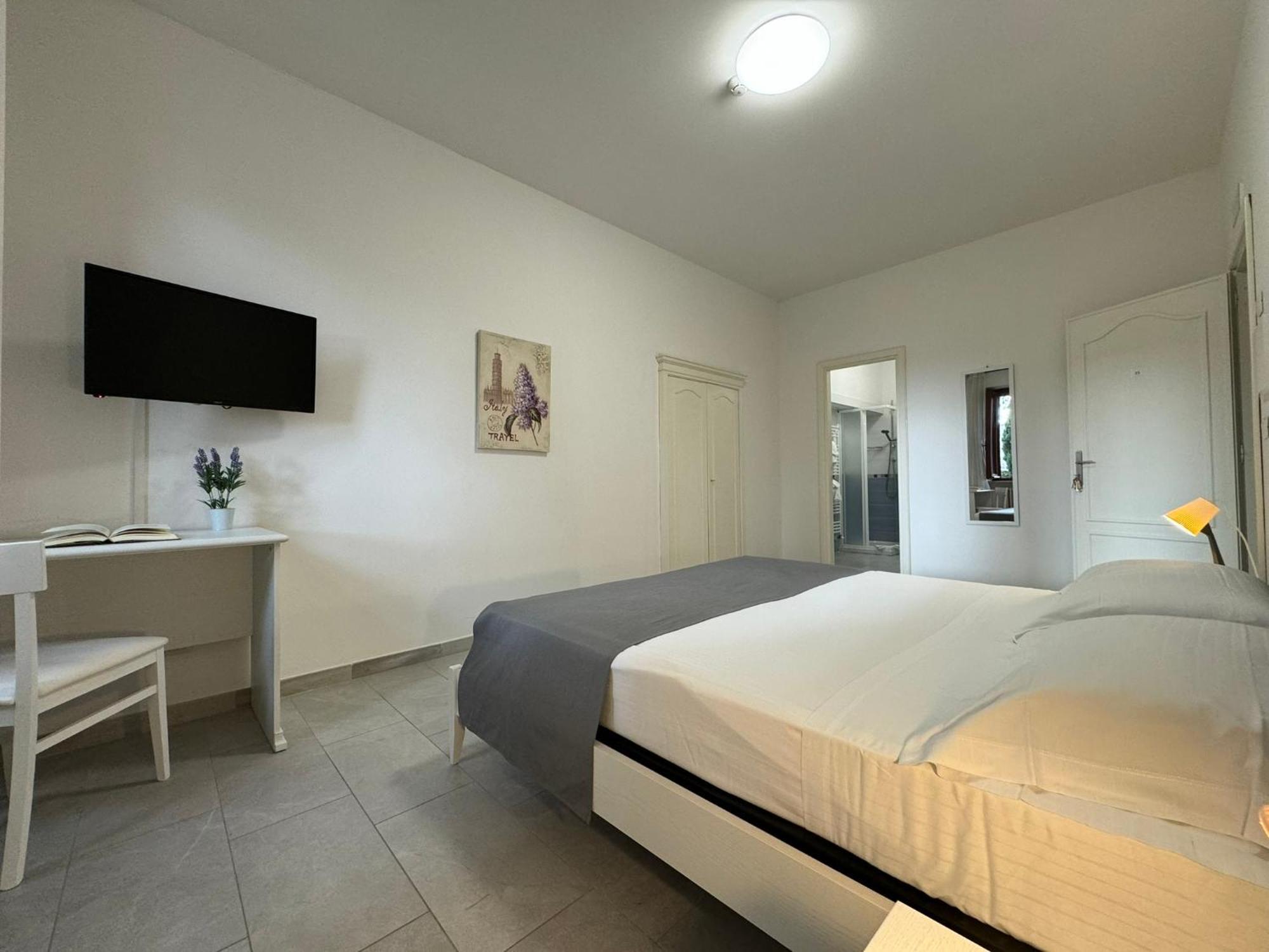 Monastero Ss. Annunziata Hotel Todi Bagian luar foto A room at the hotel
