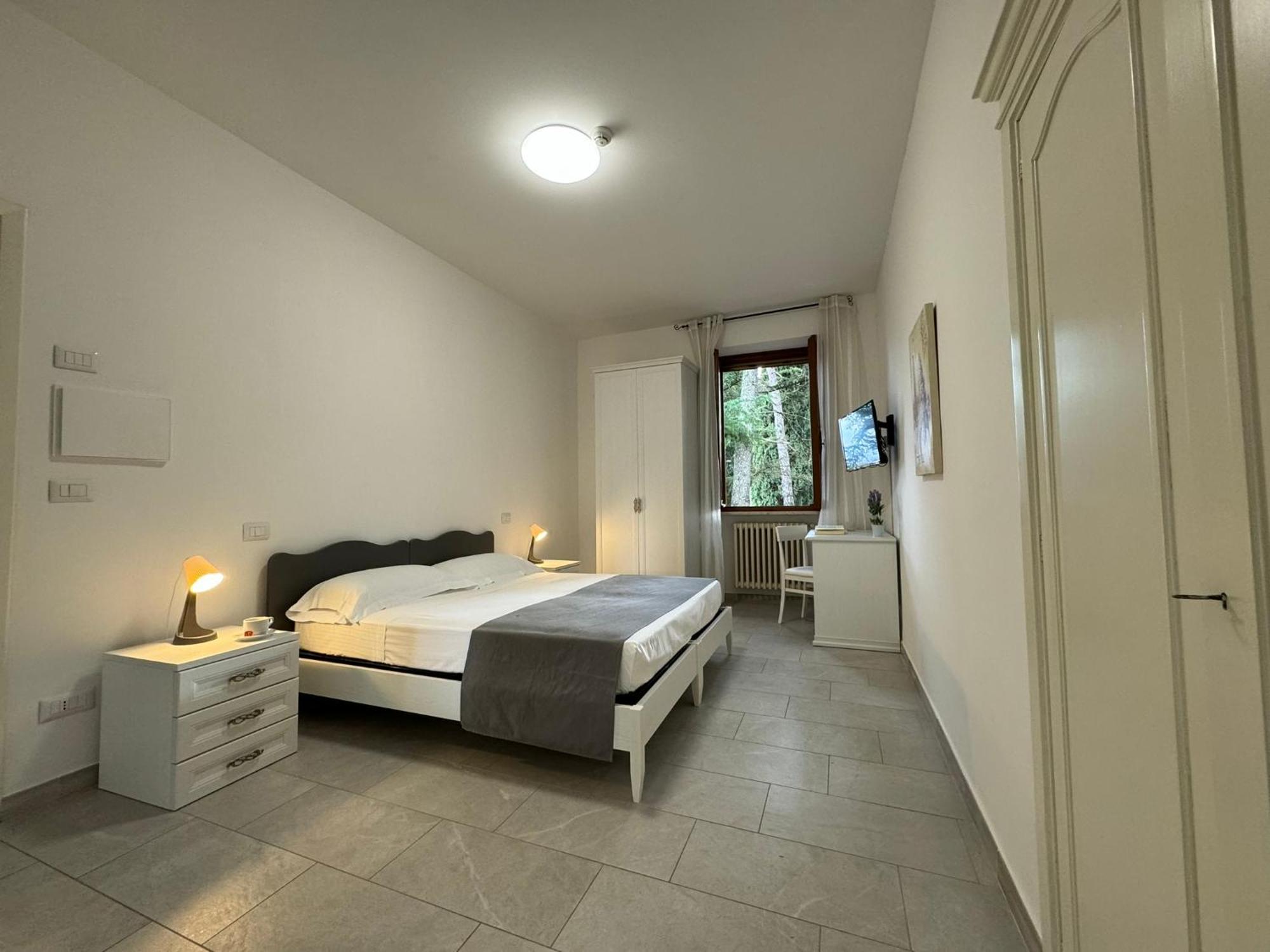 Monastero Ss. Annunziata Hotel Todi Bagian luar foto A room at the hotel