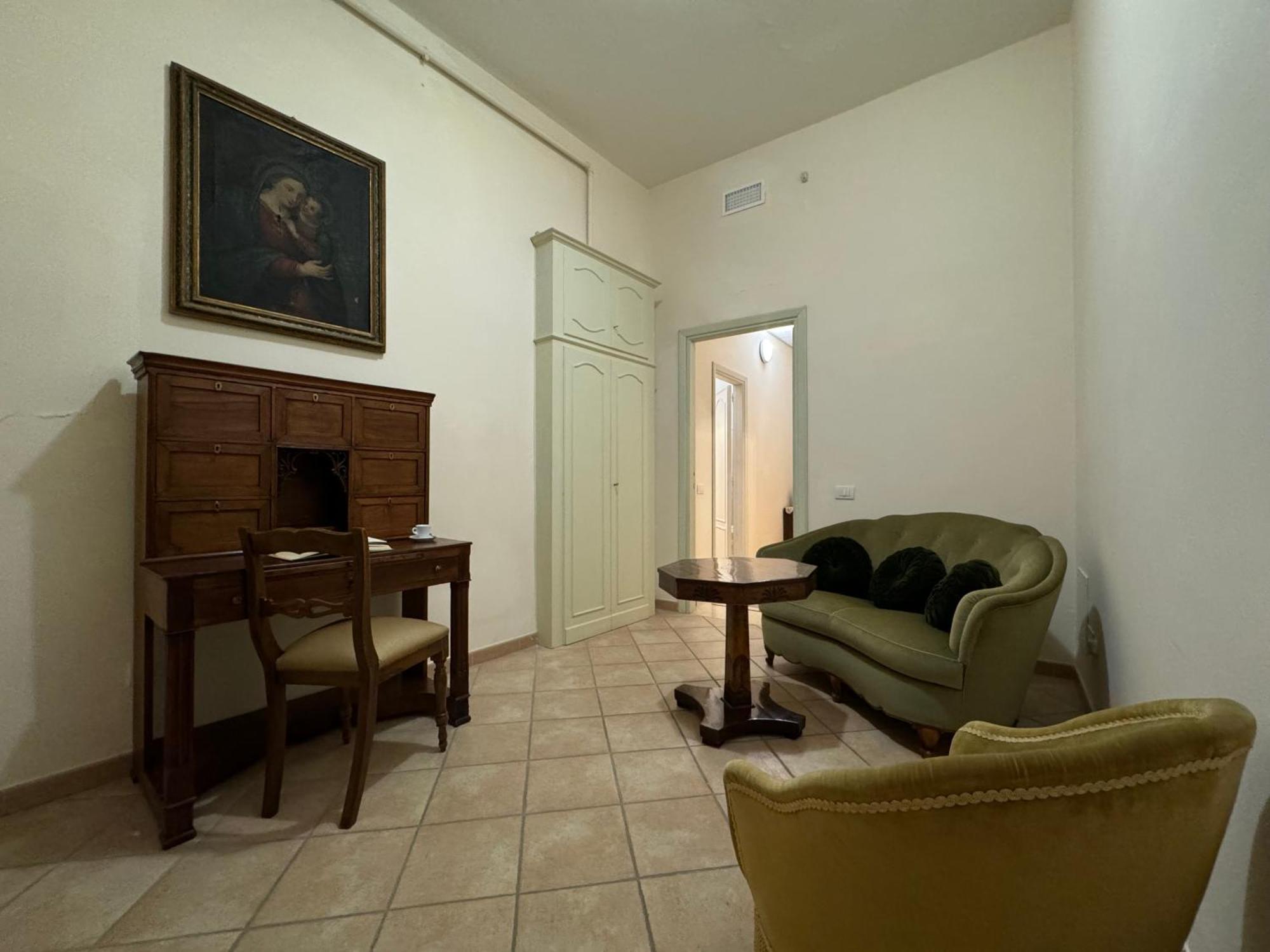 Monastero Ss. Annunziata Hotel Todi Bagian luar foto The living room of the apartment