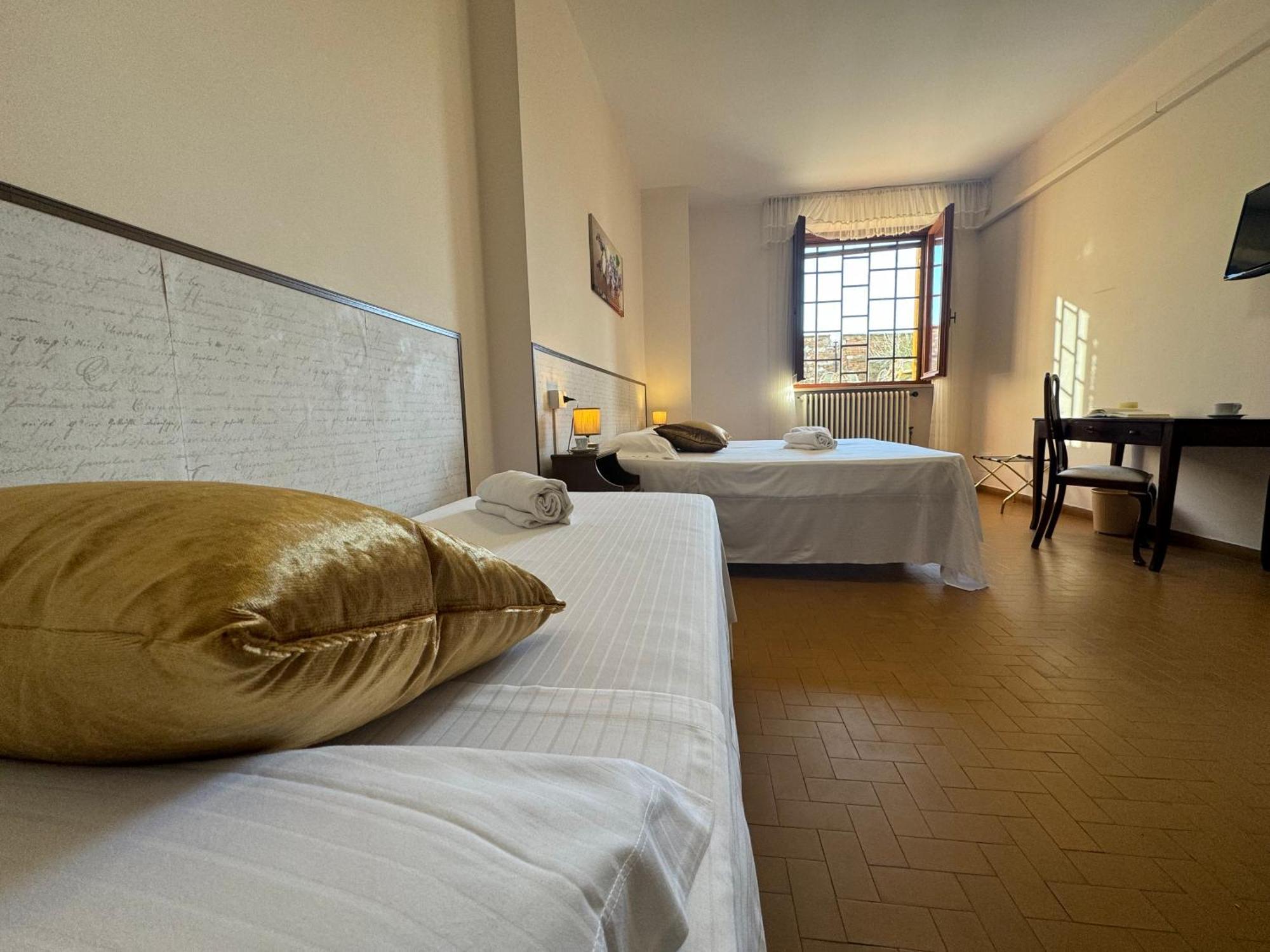 Monastero Ss. Annunziata Hotel Todi Ruang foto A room at the hotel