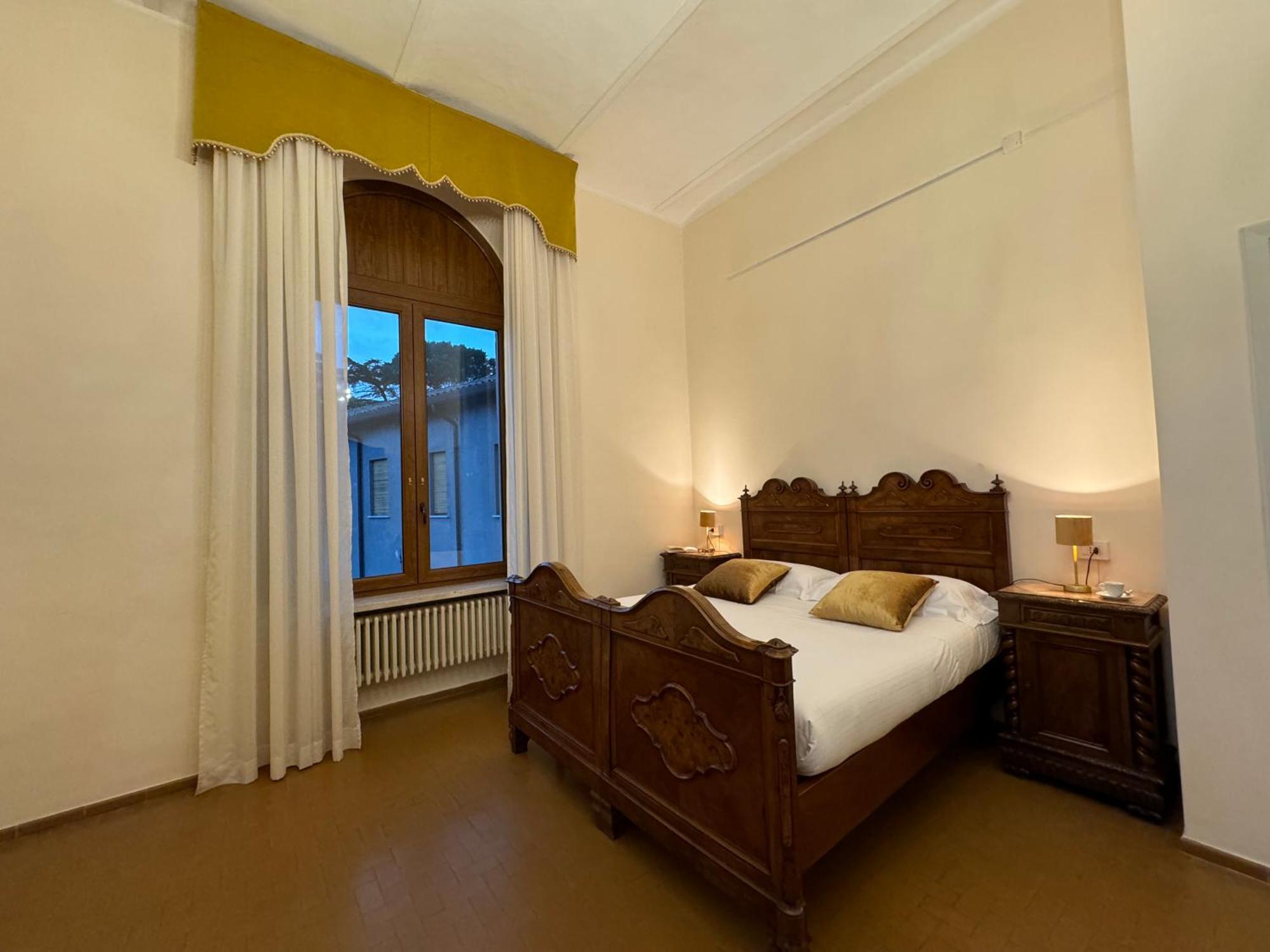 Monastero Ss. Annunziata Hotel Todi Bagian luar foto A room at the hotel